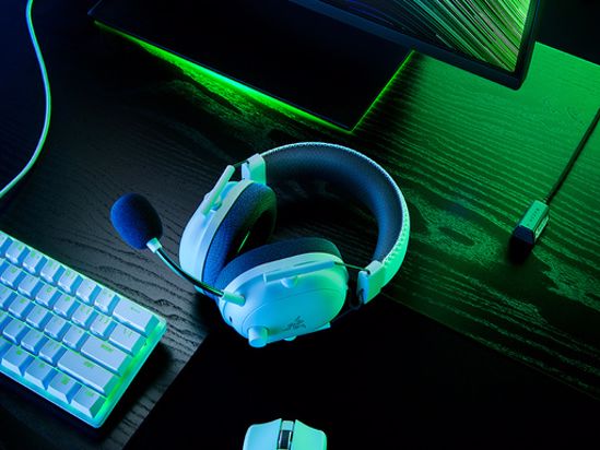 Fotografija izdelka Slušalke Razer Blackshark V2 Pro (2023), bele
