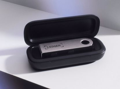 Fotografija izdelka Zaščitni ovitek za strojno denarnico Ledger Nano X Case, črn