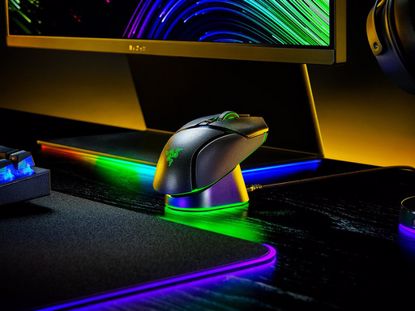 Fotografija izdelka Polnilna postaja Razer Mouse Dock Pro s polnilnim ploščkom