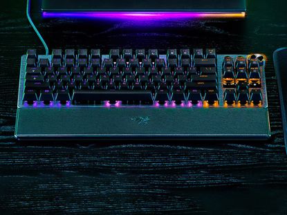 Fotografija izdelka Tipkovnica Razer Huntsman V3 Pro Tenkeyless, RGB, PBT, Analogna stikala Gen2, US SLO g.